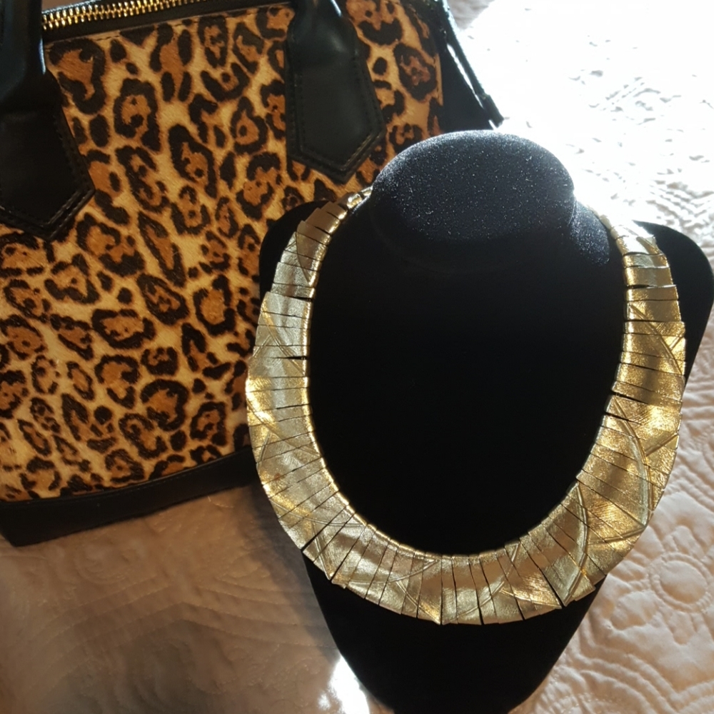 Vintage Gold-tone Collar
